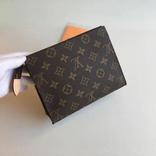 Aaa replica bags LOUIS VUITTON TOILETRY POUCH 19