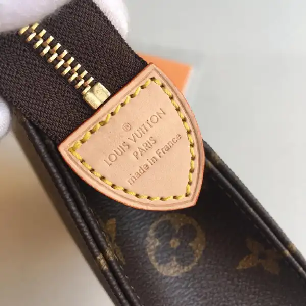 Rep LOUIS VUITTON TOILETRY POUCH 19