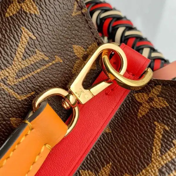 Frstbag ru LOUIS VUITTON MONTAIGNE MM