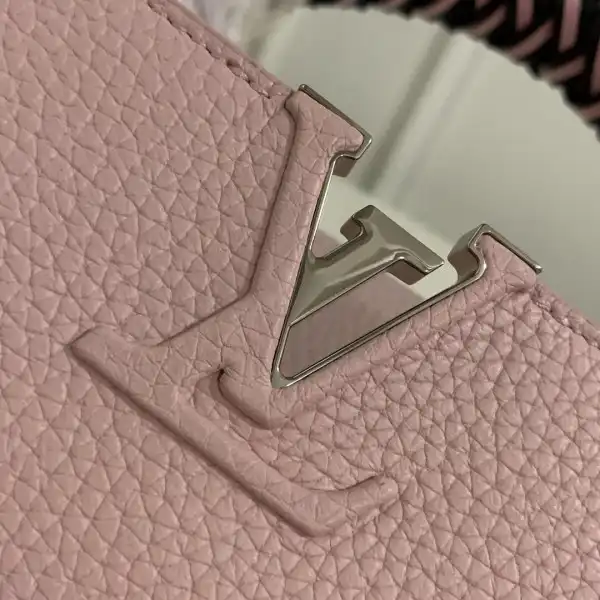 First bag ru LOUIS VUITTON CAPUCINES BB