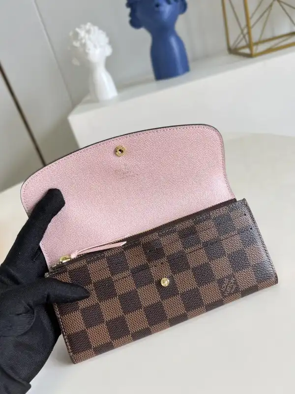 First bag ru LOUIS VUITTON EMILIE wallet