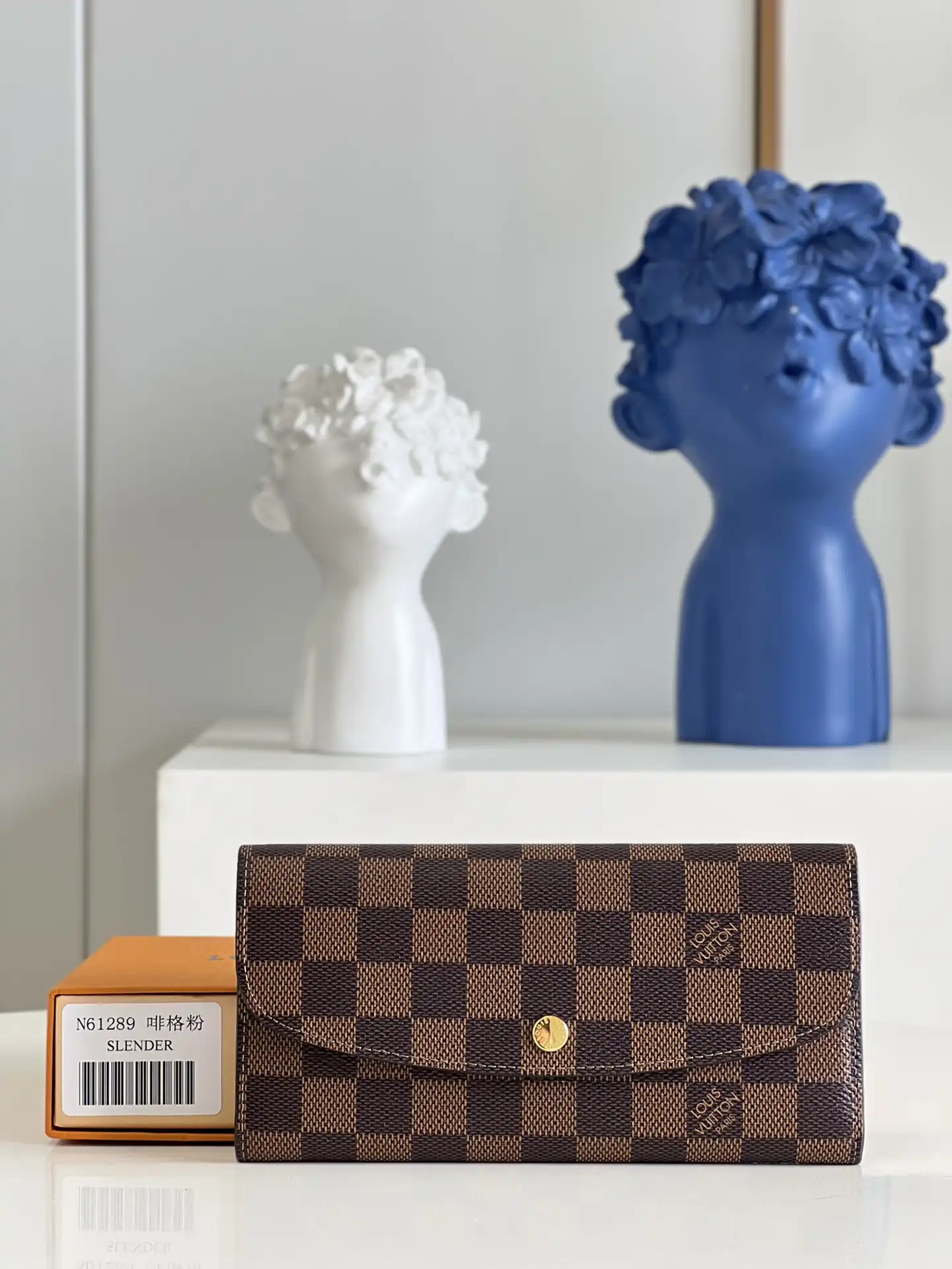 First bag ru LOUIS VUITTON EMILIE wallet