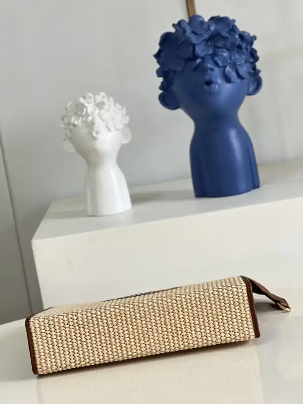 Affordable LOUIS VUITTON TOILETRY POUCH ON CHAIN