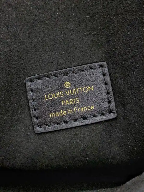 First bag ru Louis Vuitton MICRO METIS