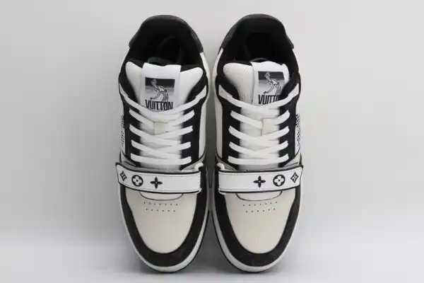 LOUIS VUITTON TRAINER SNEAKER