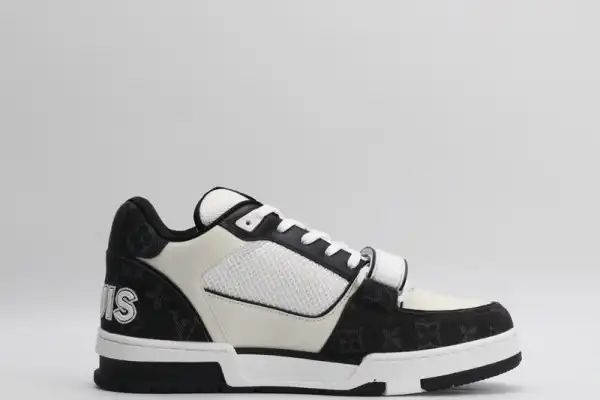 LOUIS VUITTON TRAINER SNEAKER