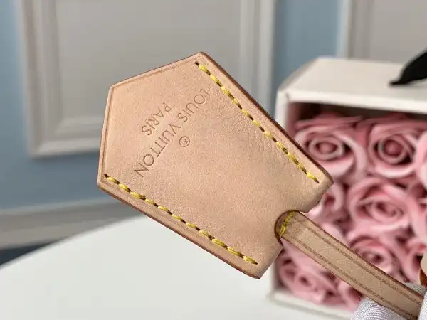 LOUIS VUITTON  BLEECKER BOX