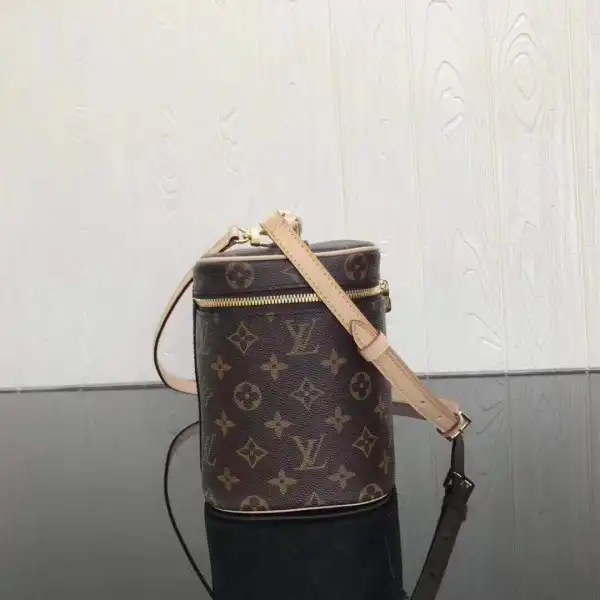 You get luxury for less. Shop now for the best deals on fake Louis bags. LOUIS VUITTON TOILETRY BAG