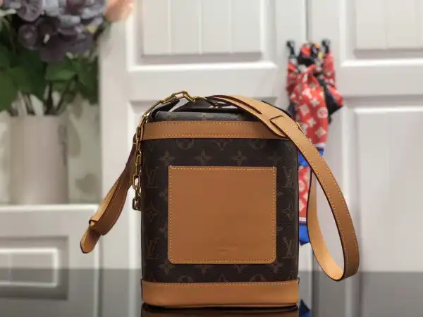 Cheap LOUIS VUITTON CHALK BAG