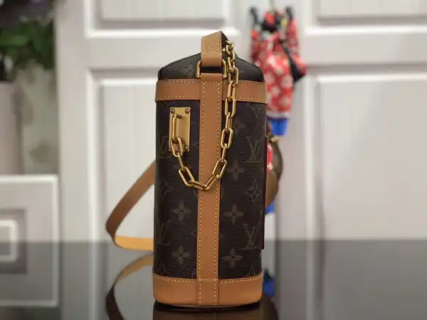 LOUIS VUITTON CHALK BAG