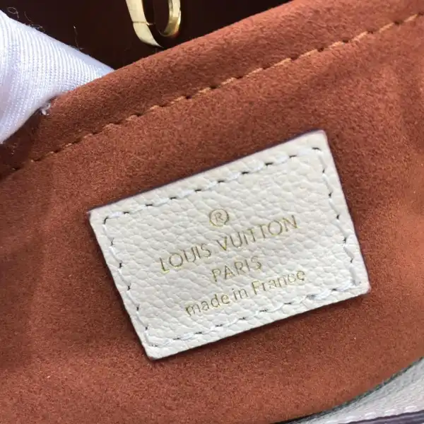 First bag ru LOUIS VUITTON MONTAIGNE MM