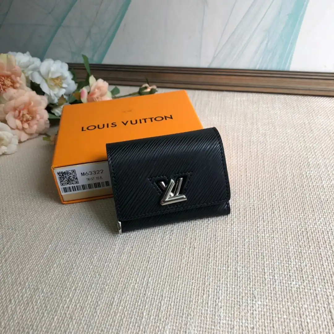 LOUIS VUITTON TWIST WALLET