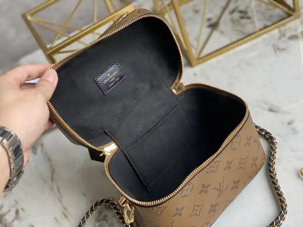 First bag ru LOUIS VUITTON VANITY PM