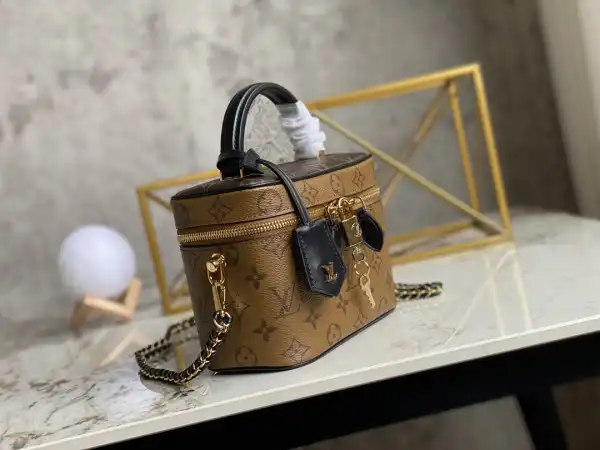 First bag ru LOUIS VUITTON VANITY PM