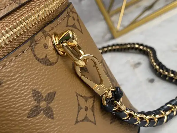 First bag ru LOUIS VUITTON VANITY PM