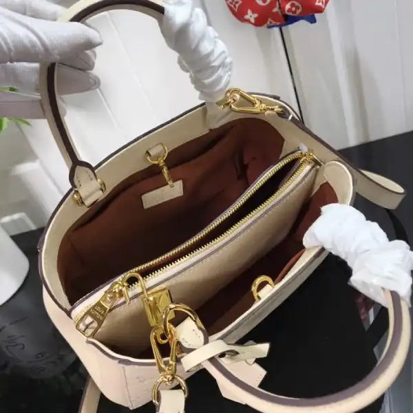 First bag ru LOUIS VUITTON MONTAIGNE BB