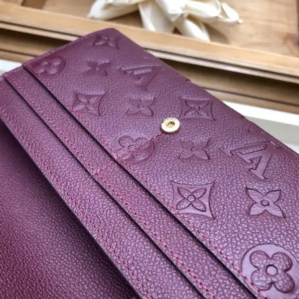 Rep LOUIS VUITTON SARAH WALLET