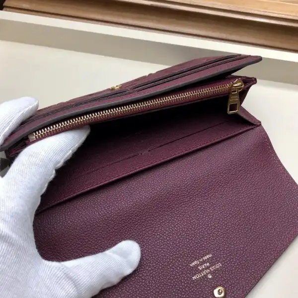 First Bag Ru LOUIS VUITTON SARAH WALLET