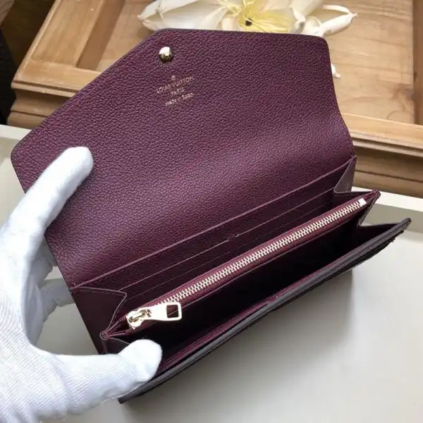 Rep LOUIS VUITTON SARAH WALLET