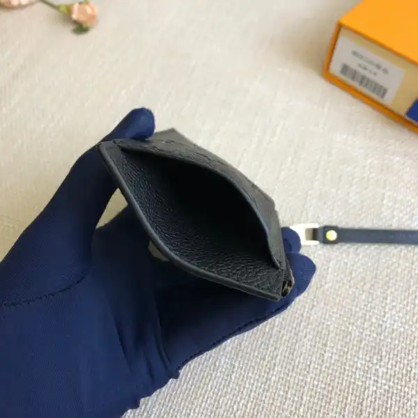 TO LOUIS VUITTON ZIPPED CARD HOLDER