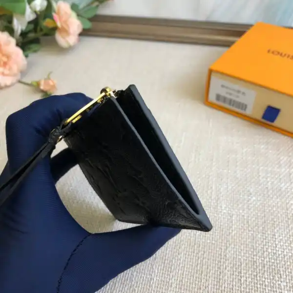 First bag ru LOUIS VUITTON ZIPPED CARD HOLDER