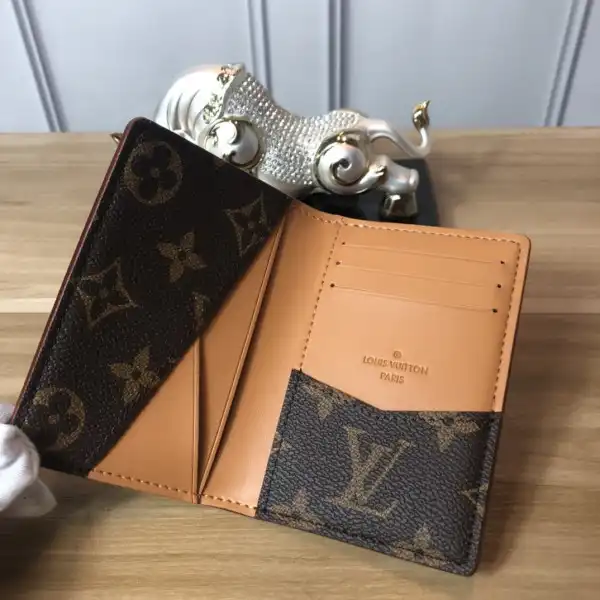 TO LOUIS VUITTON POCKET ORGANIZER