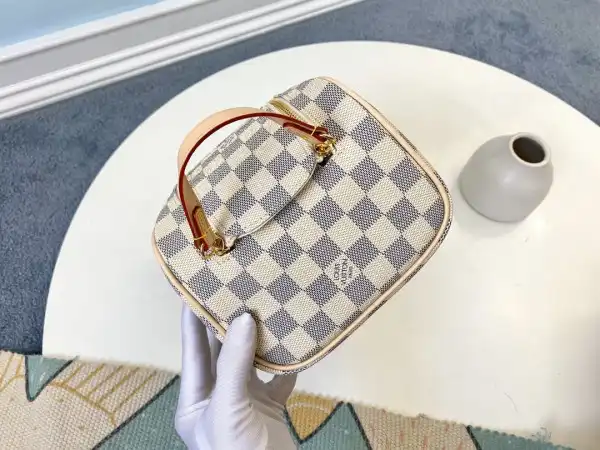 Aaa replica ru LOUIS VUITTON TOILETRY BAG