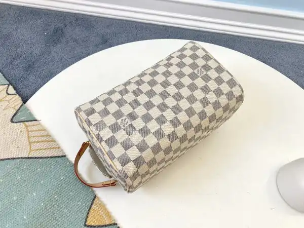 Frstbag ru LOUIS VUITTON TOILETRY BAG