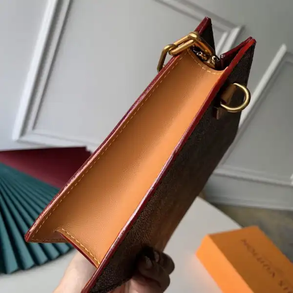 Frstbag ru LOUIS VUITTON POUCH