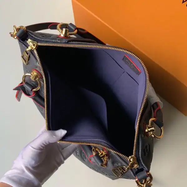 LOUIS VUITTON V TOTE MM