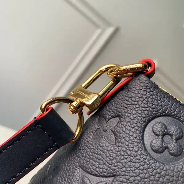 LOUIS VUITTON V TOTE MM