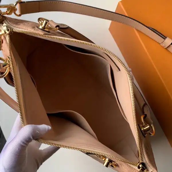 Aaa replica bags LOUIS VUITTON V TOTE MM