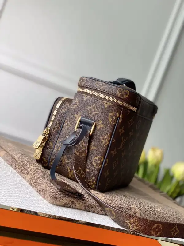 You get luxury for less. Shop now for the best deals on fake Louis bags. LOUIS VUITTON TOILETRY BAG