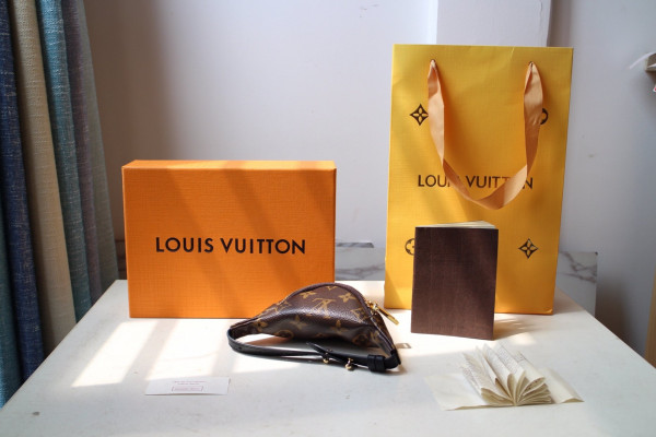 HOT SALE LOUIS VUITTON WRIST BAG