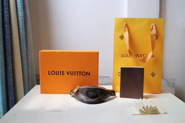 Aaa replica ru LOUIS VUITTON WRIST BAG