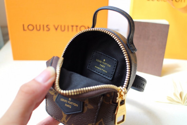 LOUIS VUITTON WRIST BAG