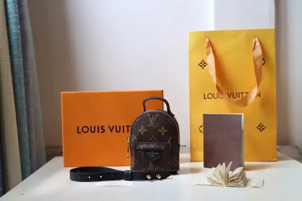 Frstbag ru LOUIS VUITTON WRIST BAG