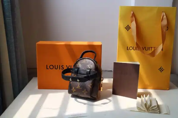 First bag ru LOUIS VUITTON WRIST BAG