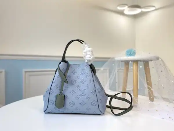 Frstbag ru LOUIS VUITTON HINA PM