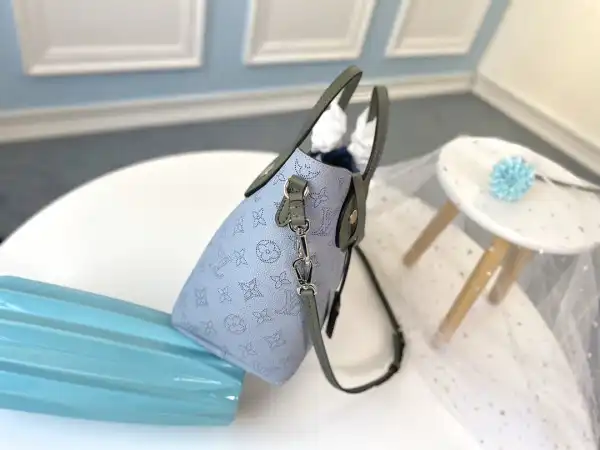 LOUIS VUITTON HINA PM