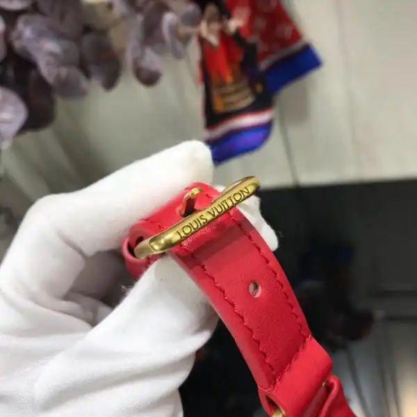 Aaa replica ru LOUIS VUITTON NEW WAVE BUMBAG