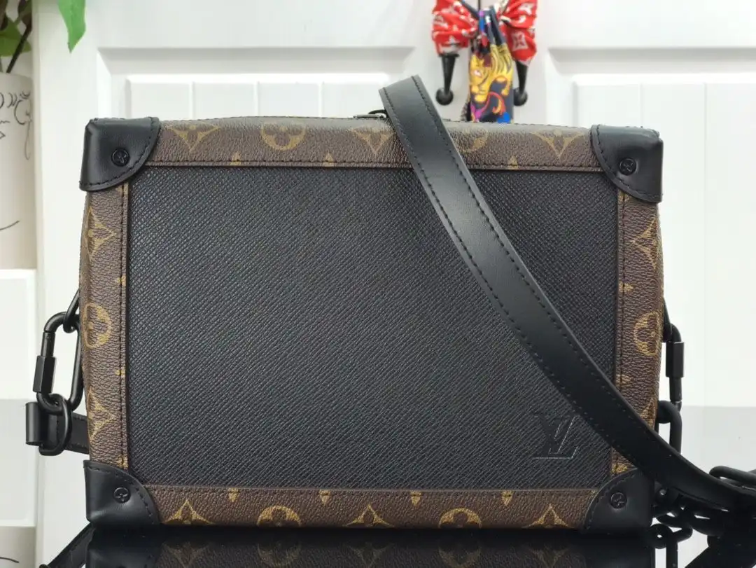 Affordable LOUIS VUITTON SOFT TRUNK