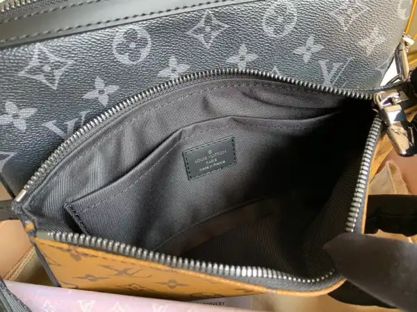 First bag ru LOUIS VUITTON DISTRICT