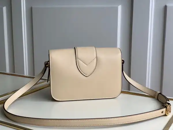 First bag ru LOUIS VUITTON PONT 9