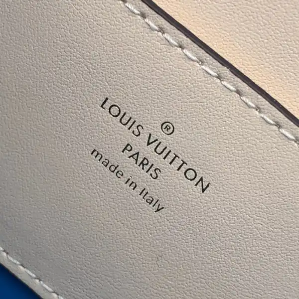 LOUIS VUITTON PONT 9