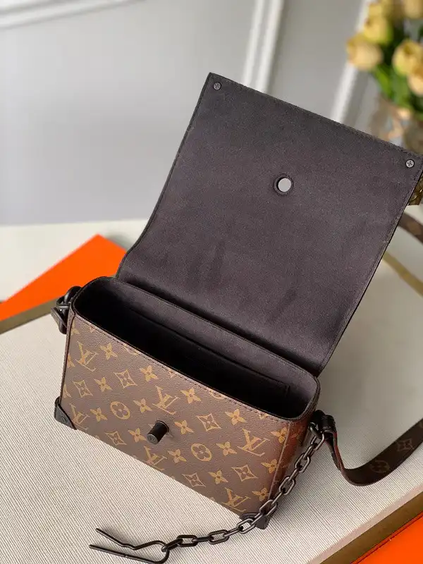 First bag ru LOUIS VUITTON SOFT TRUNK