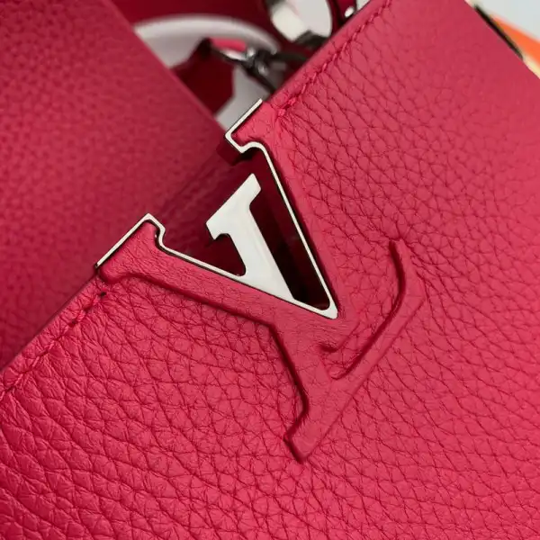 First bag ru LOUIS VUITTON CAPUCINES MINI