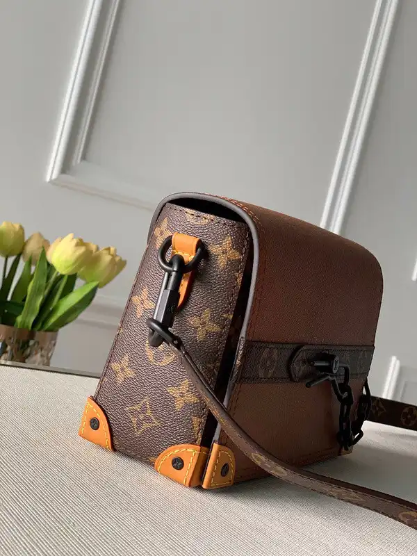 First bag ru LOUIS VUITTON SOFT TRUNK