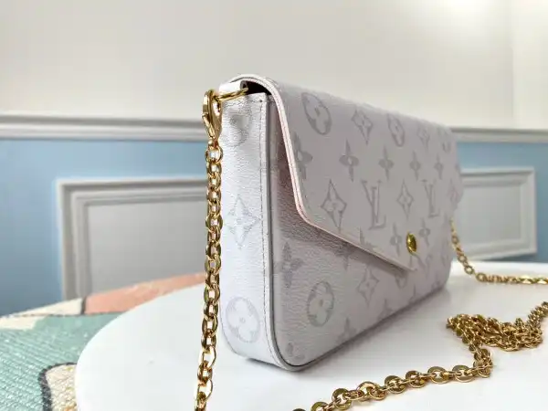 First bag ru LOUIS VUITTON POCHETTE FÉLICIE