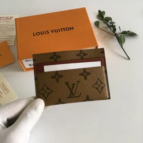 Frstbag ru LOUIS VUITTON BANDOULIERE 50DOUBLE CARD HOLDER